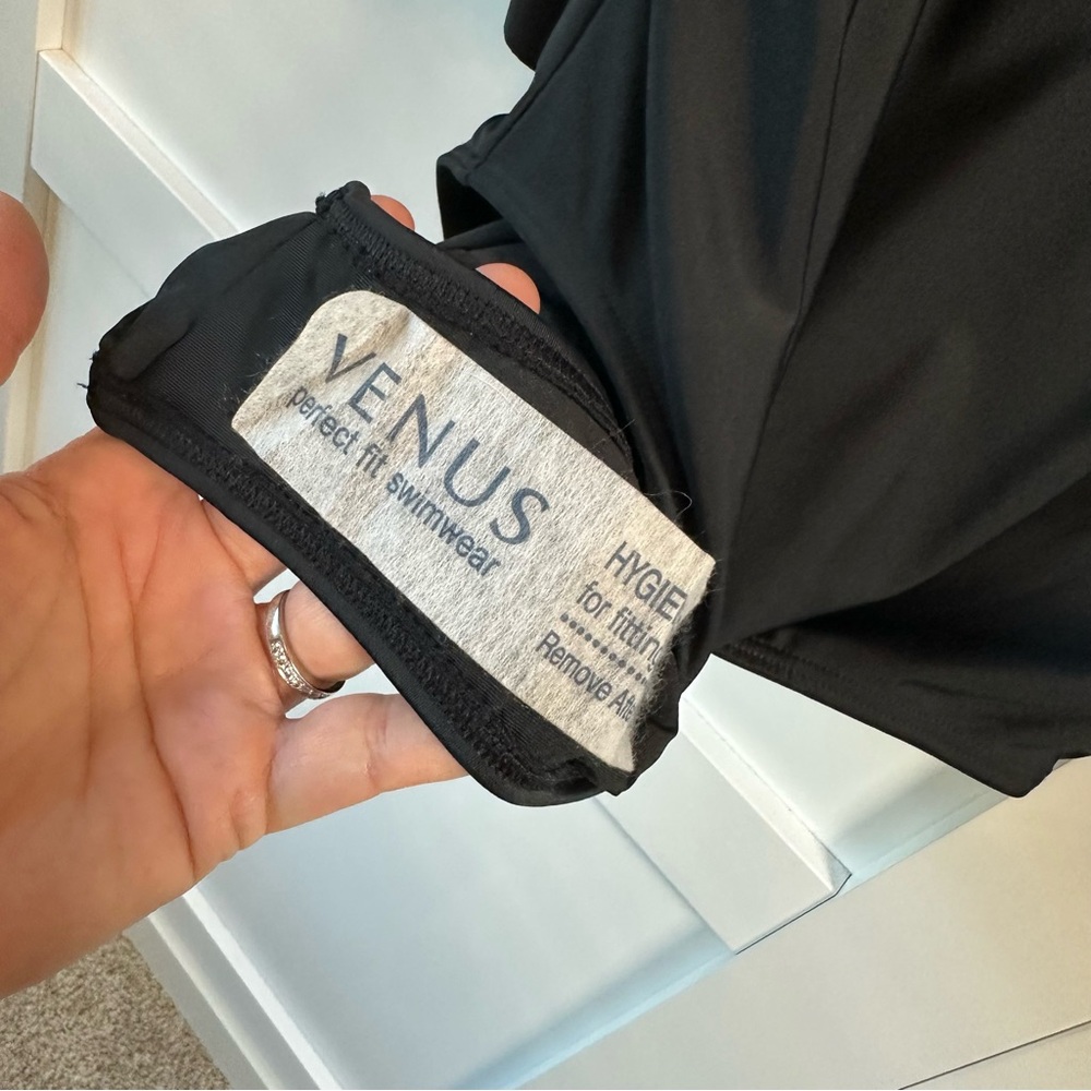 NWOT Venus Black One-piece Swimwear Swimsuit Bat Wings Dramatic V-Neck Womens 12 - Picture 8 of 11